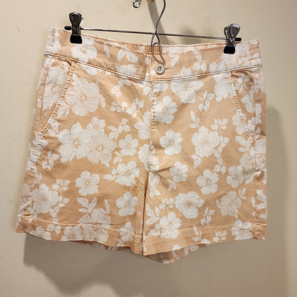 JACHS Girlfriend Floral Print Shorts in Tan  and White Size M